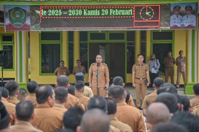 
					Wawakot H. Pahlevi Harahap Padangsidimpuan Pimpin Apel Gabungan di Hari Pertama Kerja