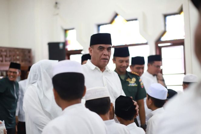 
					Bupati Madina Buka Khataman Alquran dengan Membaca Alfatihan dan Albaqarah