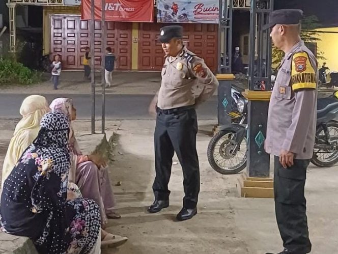 
					Polsek Sosa Patroli Subuh Cegah Tawuran Dan Balapan Liar