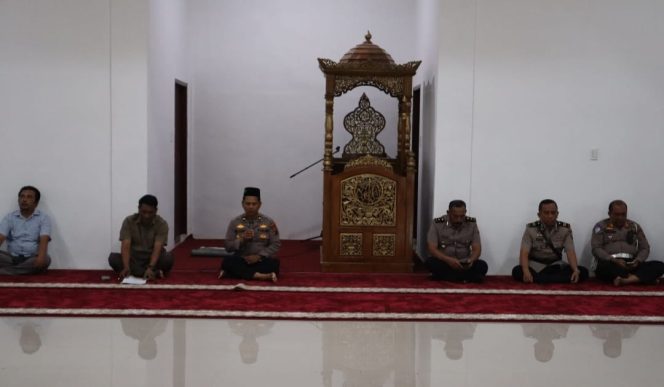 
					Membentuk Karakter Anggota Polri Dilaksanakan Kegiatan Binrohtal Di Mesjid Al Amanah Polres Palas