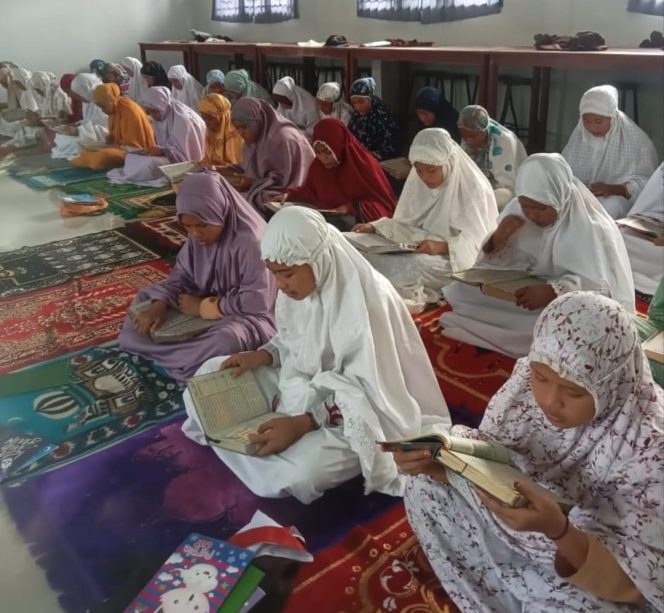 
					SMP Negeri 4 Manuncang MBG, Gelar Sholat Dhuha dan Baca Al-Qur’an