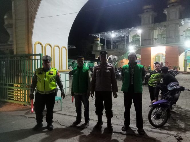 
					Personil Polsek Barumun Melaksanakan Pengamanan Sholat Tarawih Di Mesjid 