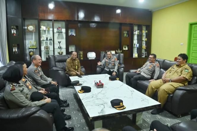 
					Wali Kota H. Letnan Dalimunthe Terima Kunjungan Silaturahmi Kapolres Padangsidimpuan