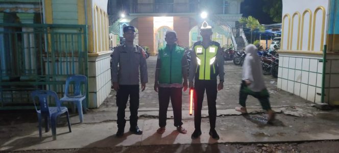 
					Personil Pos Lantas Polsek Barumun Menggelar Patroli Blue Light Untuk Mencegah Aksi Kejahatan