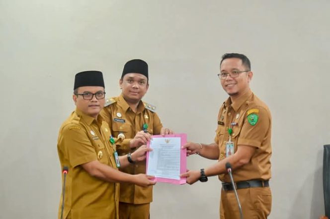 
					Wali Kota Padangsidimpuan Beri Amanah Kepada Roni Gunawan Rambe Sebagai Plt Sekretaris Daerah