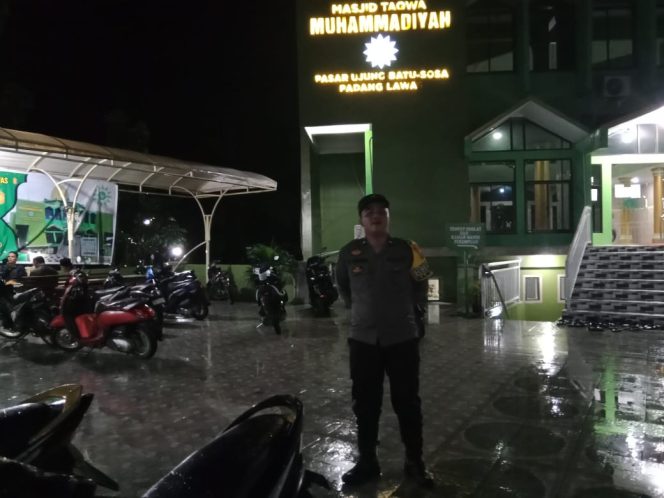 
					Polsek Sosa Gelar Blue Light Patrol Selama Sholat Taraweh Di Masjid