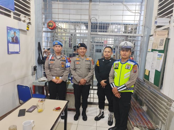 
					Polres Palas Rutin Patroli Blue Light Antisipasi Terjadinya Gangguan Kamtibmas Di Bulan Ramadhan 1446 H