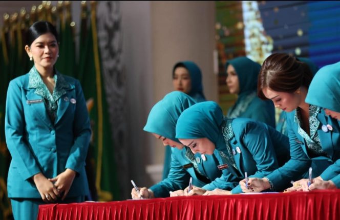 
					Ketua TP PKK Provsu Lantik Ny. Murni Gus Irawan Sebagai Ketua TP PKK Tapsel Periode 2025-2030