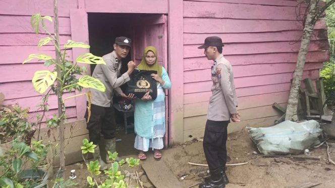 
					Polsek Sosopan Laksanakan Bansos Bulan Suci Ramadhan 1446 H/ tahun 2025