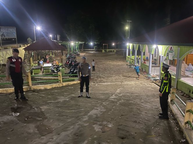 
					Antisipasi Gangguan Kamtibmas Menggelar Patroli Blue Light Ke Mesjid