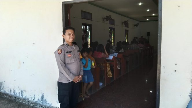 
					Giat Minggu Kasih, Personel Polsek Barteng Pastikan Rumah Ibadah Gereja Aman dan Kondusif