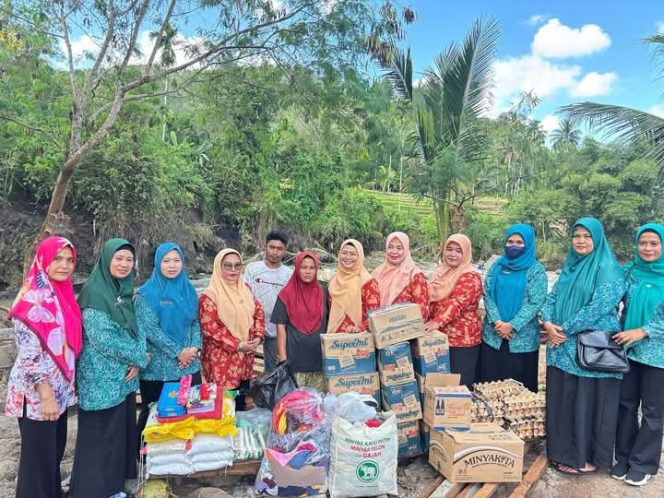 
					TP PKK Kota Padangsidimpuan Serahkan Bantuan untuk Warga Terdampak Banjir dan Longsor