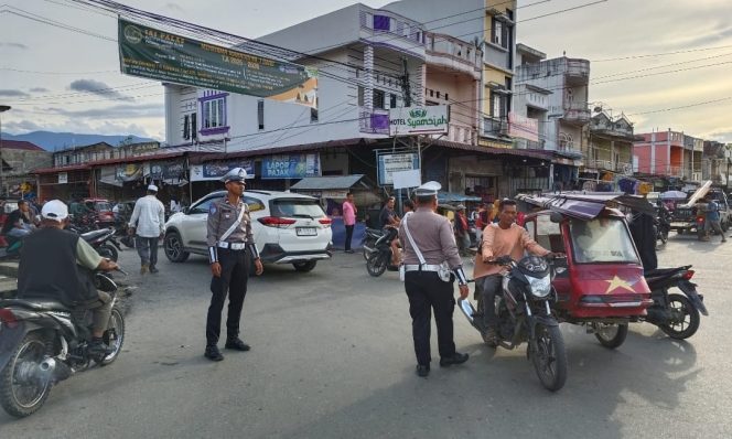 
					Pos Lantas Polsek  Barumun Gelar PAM Padat Ngabuburit sore di Simpang Empat Pasar Sibuhuan