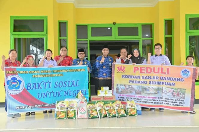 
					Wali Kota Padangsidimpuan Terima Bantuan Bahan Pokok untuk Korban Bencana Banjir dan Longsor