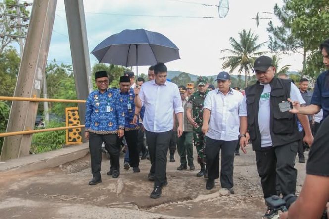 
					Gubsu Bobby Nasution Tinjau Sejumlah Titik Banjir di Kota Padangsidimpuan