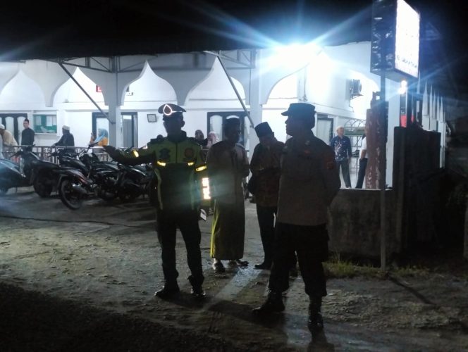 
					Kapolsek Barteng Pimpin Patroli Blue Light Untuk Tingkatkan Keamanan dan Kenyamanan Masyarakat