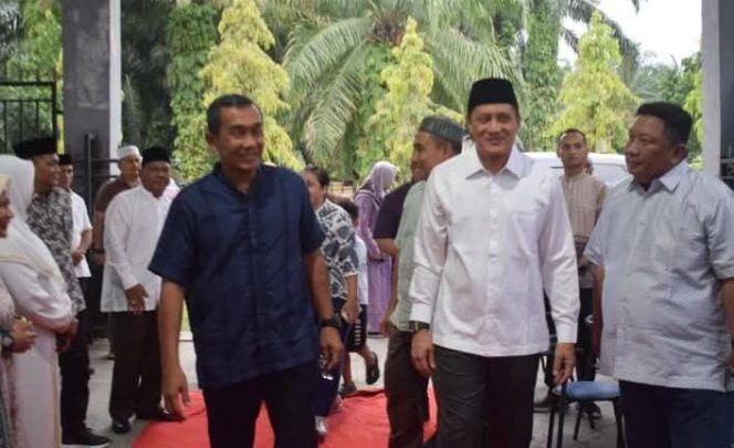 
					Danrem 023/KS Wakil Bupati Dan Forkompinda Palas Ramah Tamah Serta Buka Puasa Di Sibuhuan