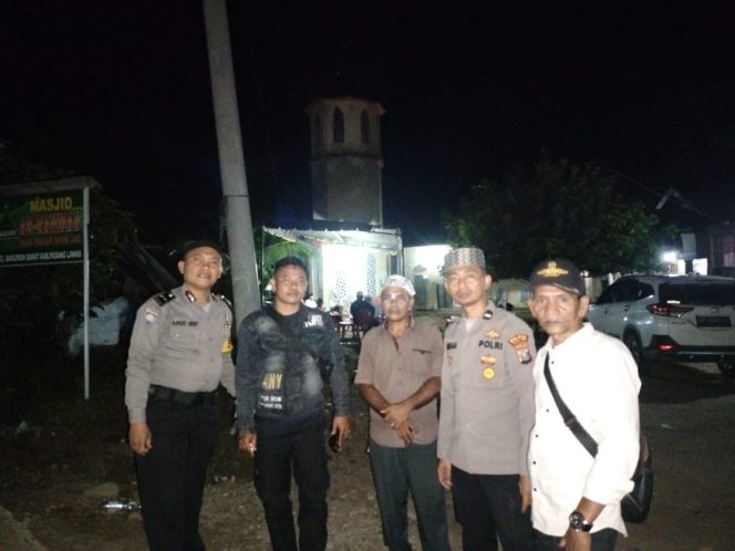 
					Amankan Sholat Taraweh, Personil Polsek Barteng Patroli Blue Light