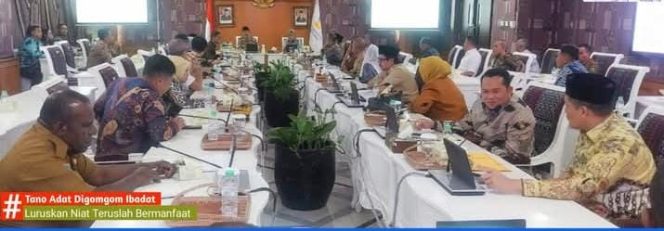 
					Bupati Dan Wakil Bupati Hadiri Acara Pembahasan Usulan SR Serta Penandatangan Klarifikasi Dengan Kemensos