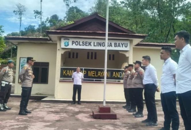 
					Pimpinan Apel Pagi Perdana, Kapolsek Linggabayu Tekankan Disiplin Kepada Anggotanya