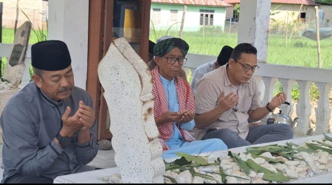 
					Bupati Saipullah Berziarah ke Makam Sejumlah Ulama di Madina