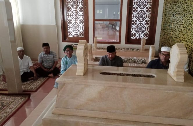 
					Camat Kotanopan Sambut Bupati Madina Berziarah di Makam Ulama di Hutapungkut Tonga