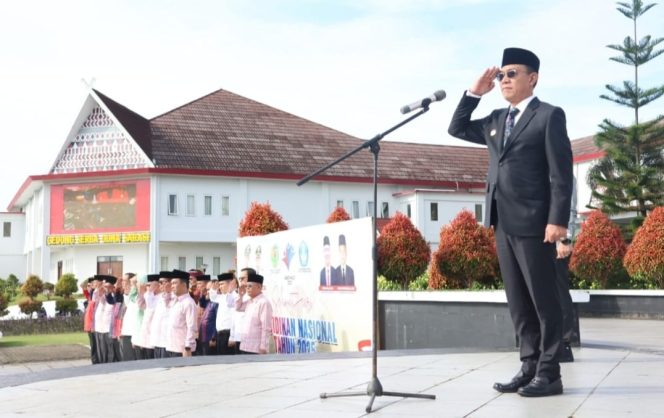 
					Bupati Tapsel Irup Hardiknas ke 66 Tahun 2025