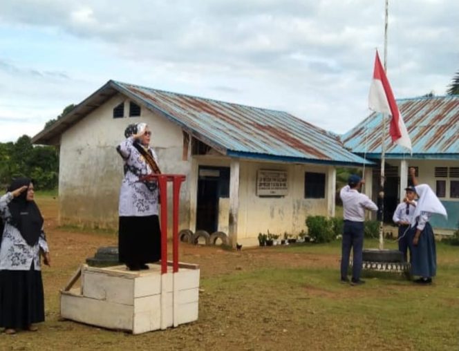 
					SDN 390 Desa Salibaru Melaksanakan Upacara Peringati Hardiknas 2025