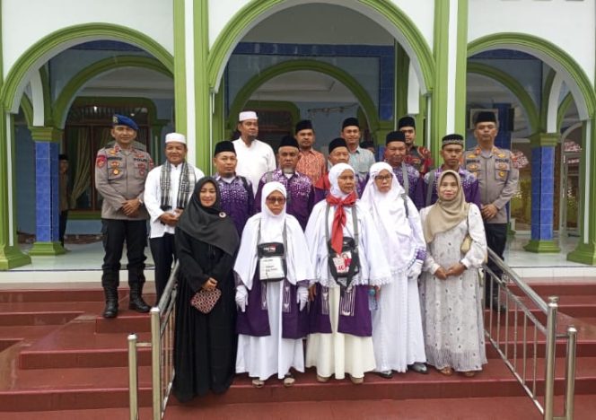 
					Camat Natal Berangkatkan Calon Jamaah Haji Natal dan Batahan