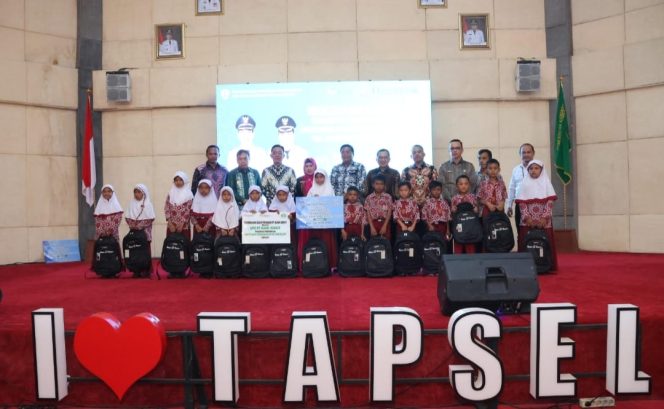 
					Pemkab Tapsel Mendorong Percepatan Digitalisasi Layanan Publik