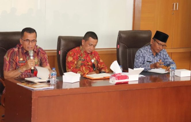 
					Sekda Paluta Pimpin TPKAD Rapat Target Kinerja Dengan OJK