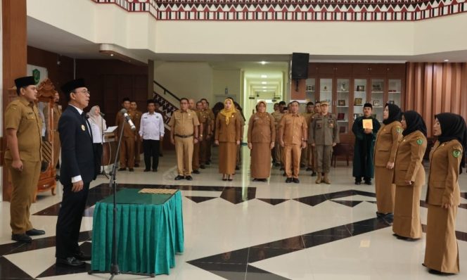 
					Bupati Tapsel Melantik Lima Guru Menjadi Kepala Sekolah