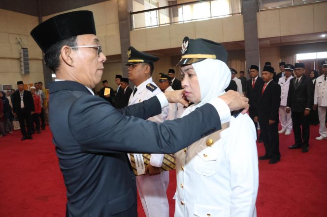 
					Bupati Gus Irawan Lantik 34 Pejabat Administrator dan 22 Pengawas Resmi di Pemkab Tapsel