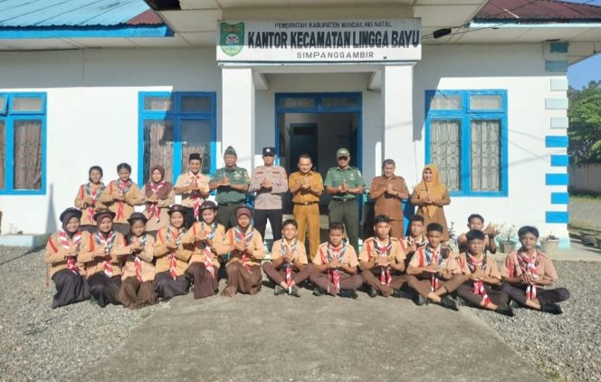 
					Kamabiran dan Kwarran Linggabayu Berangkatkan Kontingen Menuju LT-III Tingkat Kabupaten