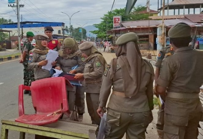 
					Satpol PP dan Tim Gabungan Pemkab Madina Tertibkan PKL Disekitaran Pasar Baru Panyabungan