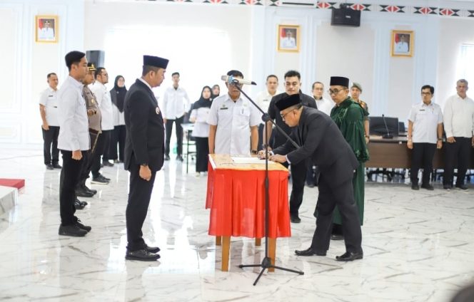 
					Bupati Saipullah Lantik Sahnan Pasaribu Sebagai PJ Sekda Madina