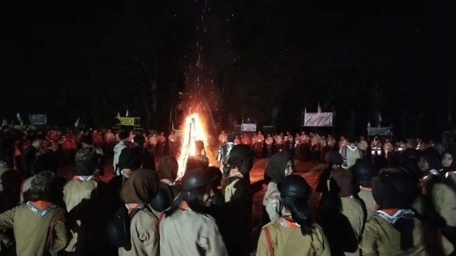 
					Api Unggun Bakar Semangat Lomba tingkat lll Pramuka Madina di Siabu