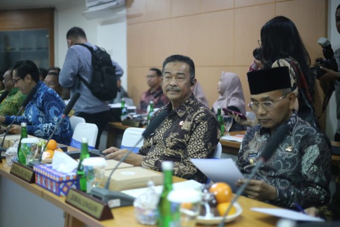 
					Bupati Madina Hadiri RUPS Luar Biasa PT Bank Sumut, Ini Agendanya