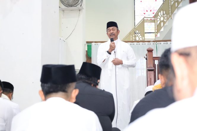 
					Bupati Madina Bersama Sejumlah Pejabat Salat Id di Masjid Agung Nur Alan Nur