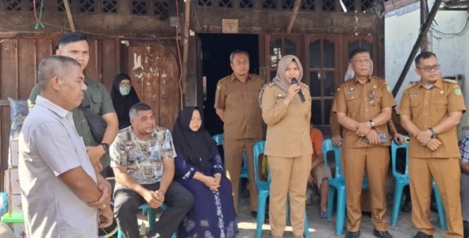 
					Pemkab Madina Serahkan Tali Asih kepada Korban kebakaran di Gunung Tua Tonga