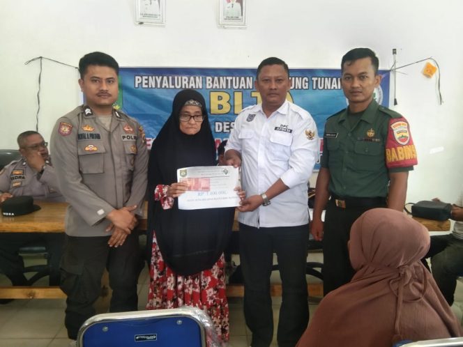 
					Pemdes Singkuang ll, Salurkan BLT -DD Tahun Anggaran 2025,Warga Ucapkan Terima kasih