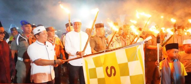 
					Bupati Palas Lepas Takbiran Keliling Pawai Obor Malam Idul Adha