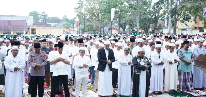 
					Bupati dan Wabup Serta Ribuan Masyarakat Palas Salat Iduladha di Lapangan Merdeka Sibuhuan