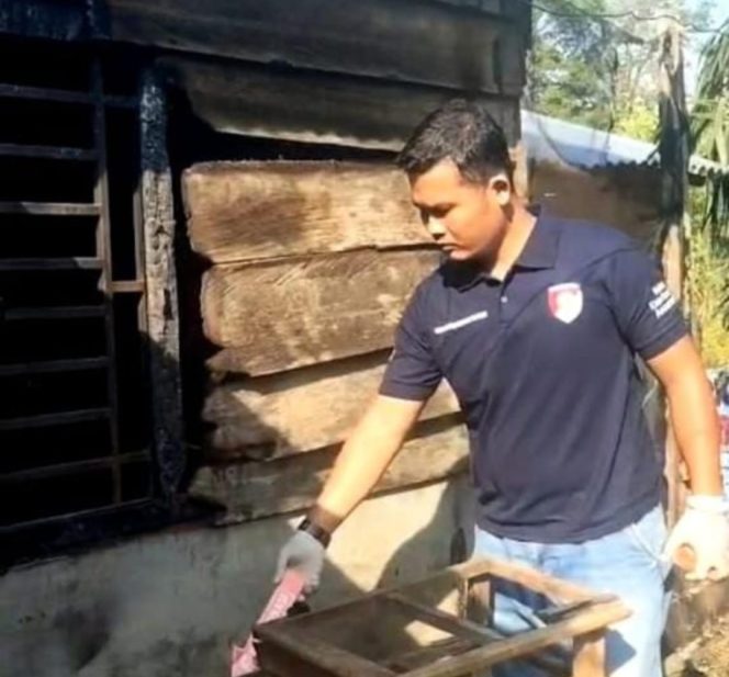 
					Satu unit Rumah Nyaris Terbakar Di Lingkungan IV Sibuhuan, Diduga Dibakar OTK