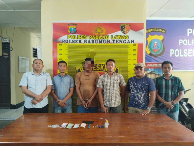 
					Seorang Pengedar Sabu Di Tangkap Polsek Barteng di Kebun Sawit