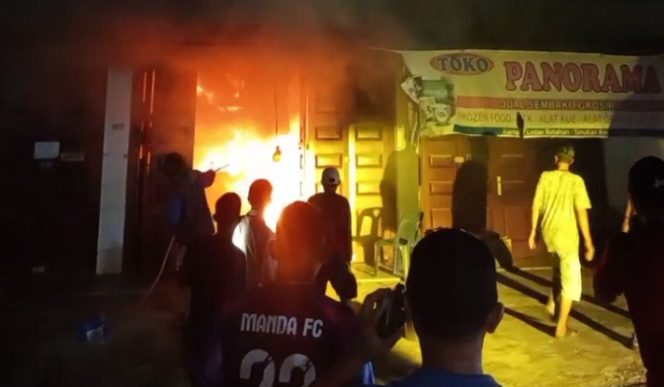 
					Kebakaran Terjadi di Sinunukan III, UD.Panorama Rugi Milyaran Rupiah