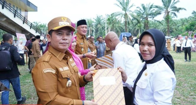 
					Bupati Palas Serahkan SK Pengangkatan PPPK Jabatan Fungsional, Kesehatan Dan Tanaga Tehnik Formasi 2024