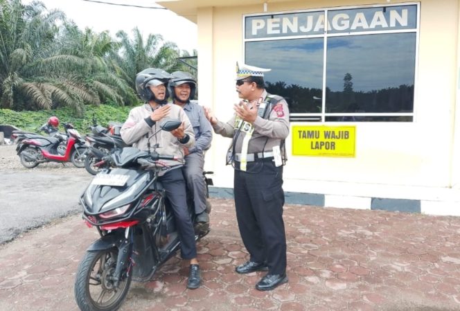 
					Kasatlantas Polres Palas Terima Dua Orang Tuna Wicara Asal Deli Serdang Dan Langkat Taur Indonesia