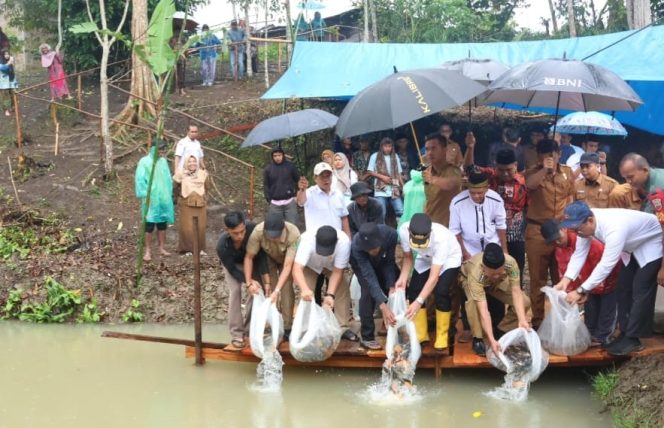 
					Pemkab Tapsel Salurkan 3000 Ekor Benih Ikan Mas ke Desa Lancar Julu Arse