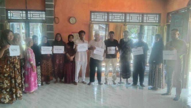 
					Kades Batu Mundom Bayarkan Insentif Para Kader dan Marbot Mesjid